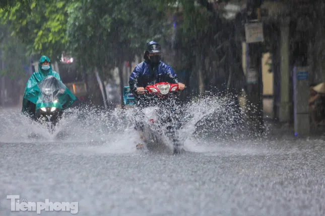 Miền Bắc đón mưa lớn dữ dội từ đêm nay (28/6).