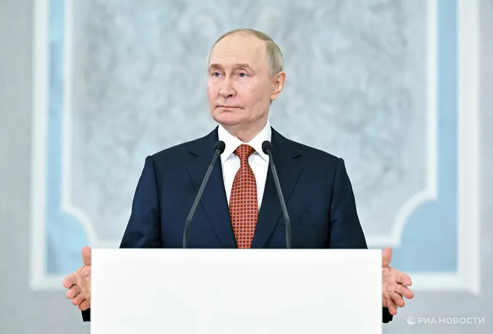 Tổng thống Nga Vladimir Putin trong buổi họp báo tổng kết hội nghị thượng đỉnh EAEU tại Minsk (Belarus) hôm 27-6. Ảnh: RIA NOVOSTI