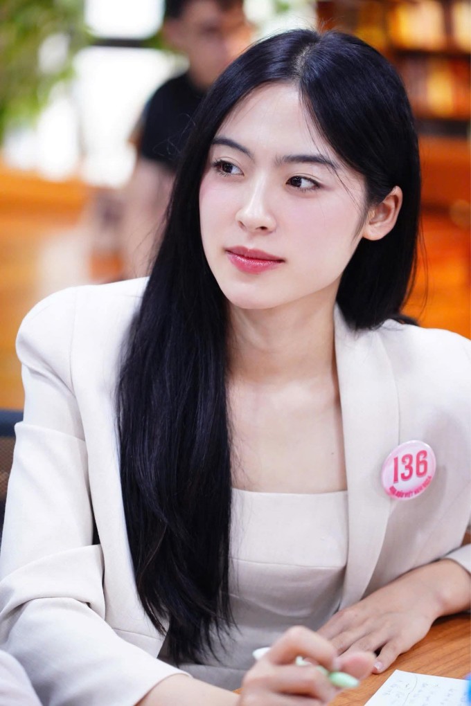 Nguyễn Thị Vân Nhi sinh năm 2005, đến từ Hải Phòng, hiện là sinh viên Đại học Phenikaa. Cô cao 1,74 m, nặng 56 kg, số đo ba vòng 80-62-95 cm.
