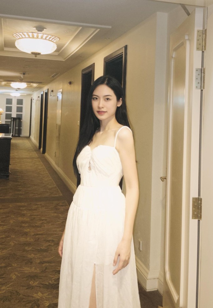 Á hậu là chị lớn trong gia đình có ba chị em tại Hải Phòng, được cả nhà ủng hộ tham gia Hoa hậu Việt Nam với mục tiêu gia tăng trải nghiệm sống.