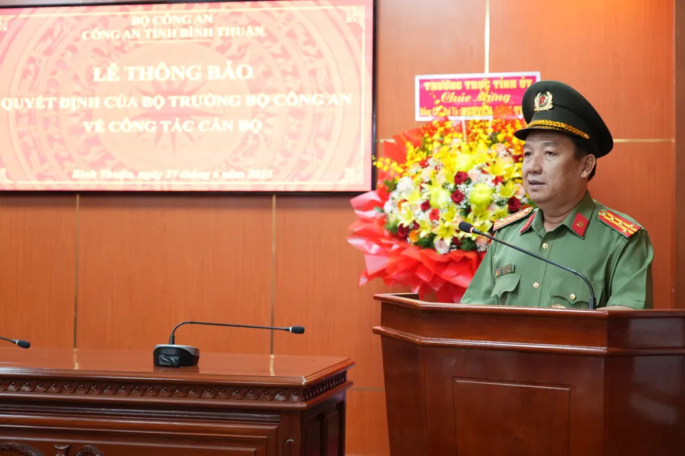 Đại tá Trần Văn Mười biểu dương, đánh giá cao thành tích của Đại tá Nguyễn Anh Tuấn.