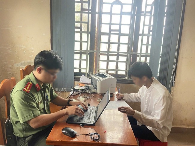 Cơ quan công an làm việc với thí sinh S. Ảnh: Công an tỉnh Lâm Đồng.