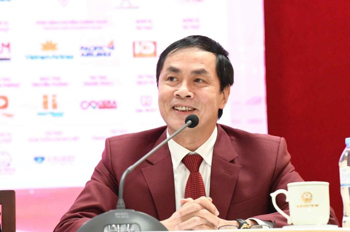 Nhà thơ Hữu Việt, trưởng ban giám khảo Hoa hậu Việt Nam 2024.