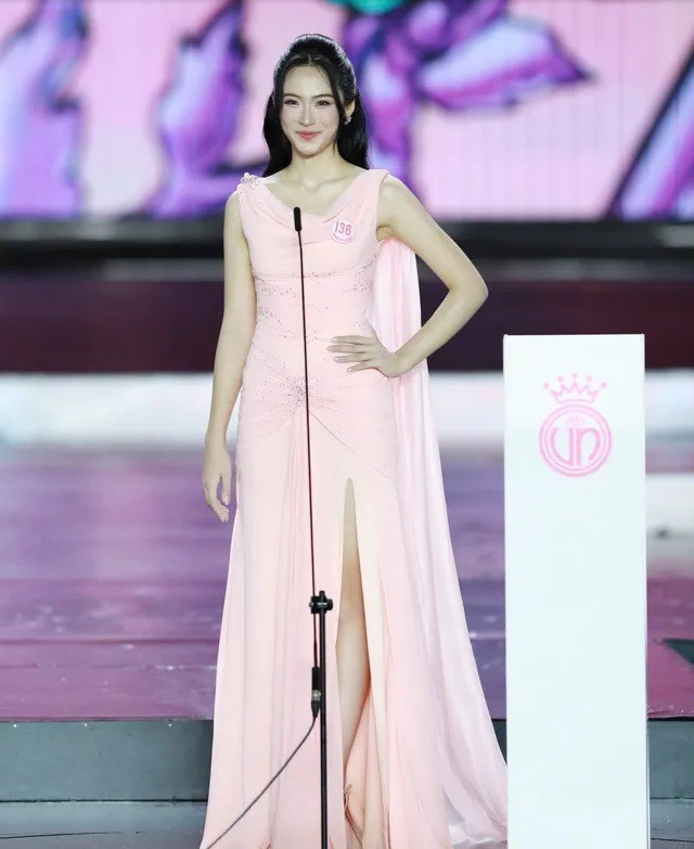 Á hậu 2 Nguyễn Thị Vân Nhi được nhiều người nhắc tới nhờ diện mạo nổi bật.