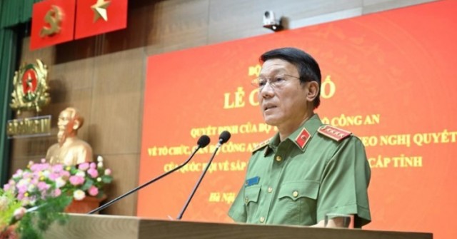 Đại tướng Lương Tam Quang trao quyết định cho 3...