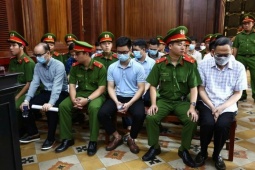 Cái cúi đầu của " ông trùm " cấp phiếu lý lịch tư pháp