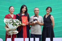 Mẹ tiến sĩ, bố kỹ sư, hai con giỏi giang: Tình yêu giúp dựng lên mái ấm