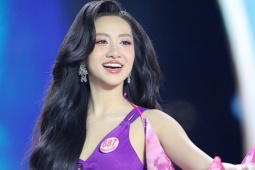 Hoa hậu Hà Trúc Linh tự tin khoe body với bikini