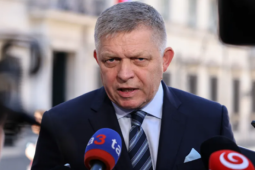 Slovakia chặn gói trừng phạt mới đối với Nga nhưng ủng hộ Ukraine gia nhập EU