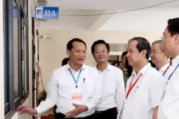 Bộ trưởng Giáo dục lưu ý công tác chấm thi Tốt nghiệp THPT