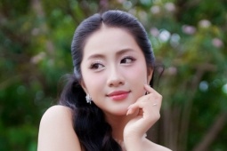 Vẻ ngọt ngào tuổi 20 của hoa hậu Hà Trúc Linh