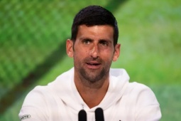 Djokovic nói về  " điệu nhảy cuối "  ở Wimbledon, phá đám Sabalenka ở họp báo