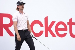 Golfer Jake Knapp lập kỷ lục, thăng hạng chóng mặt tại vòng 2 Rocket Classic