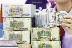 Kinh tế 24h: Vì sao tiền đồng mất giá dù USD yếu đi?