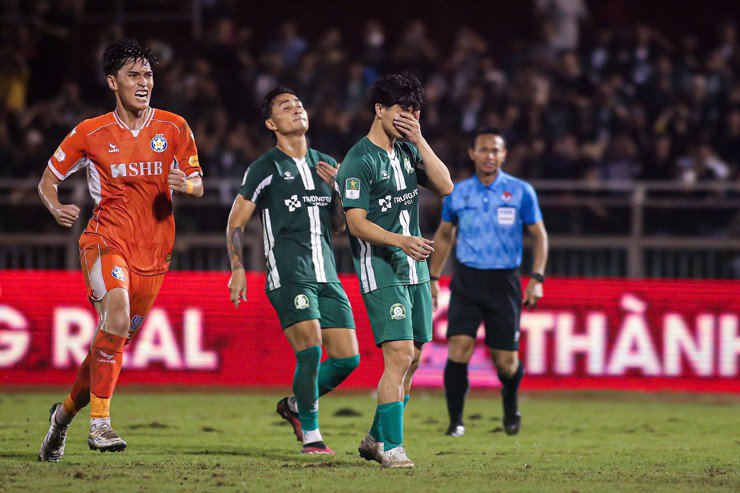 Công Phượng thất bại trên chấm phạt đền ở trận play-off&nbsp;V-League