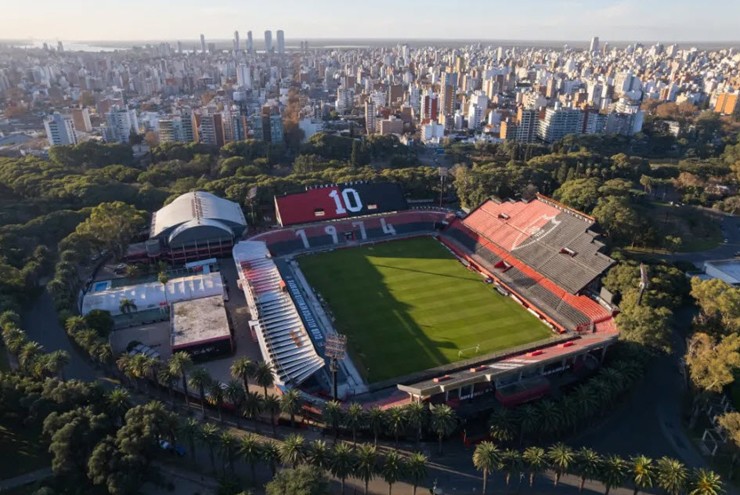 Toàn cảnh sân vận động của Newell's Old Boys và phần khán đài được đặt theo tên Messi