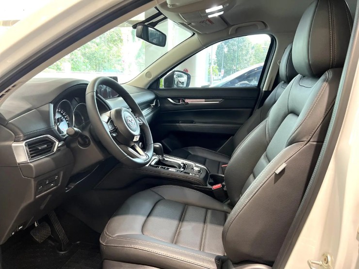 CX-5, Outlander: Xe Nhật "sang hóa", chủ xe Việt có thực sự cần? - 4