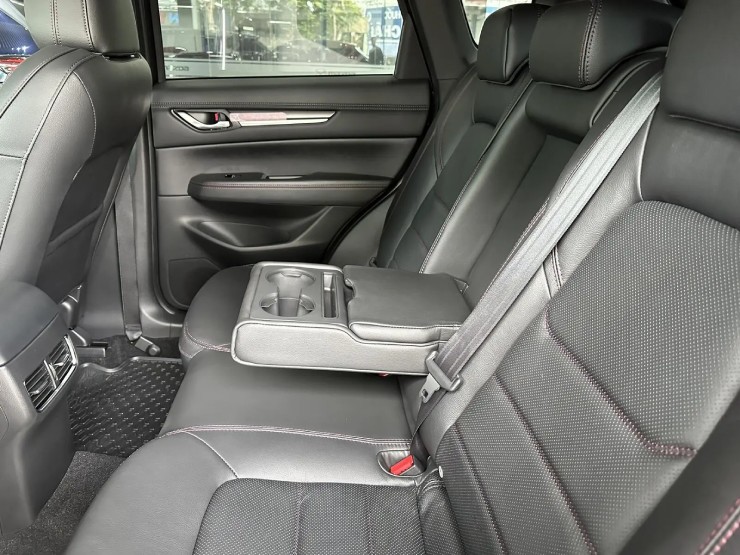 CX-5, Outlander: Xe Nhật "sang hóa", chủ xe Việt có thực sự cần? - 5
