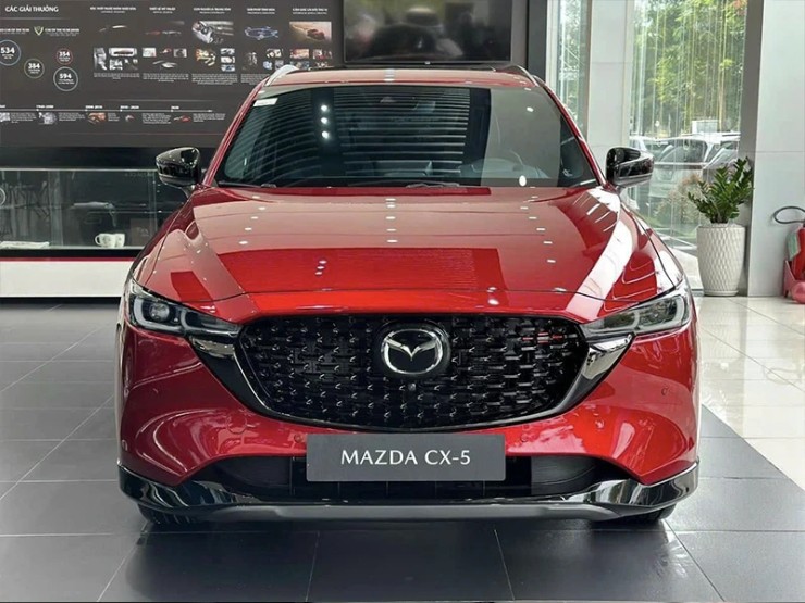 CX-5, Outlander: Xe Nhật "sang hóa", chủ xe Việt có thực sự cần? - 6