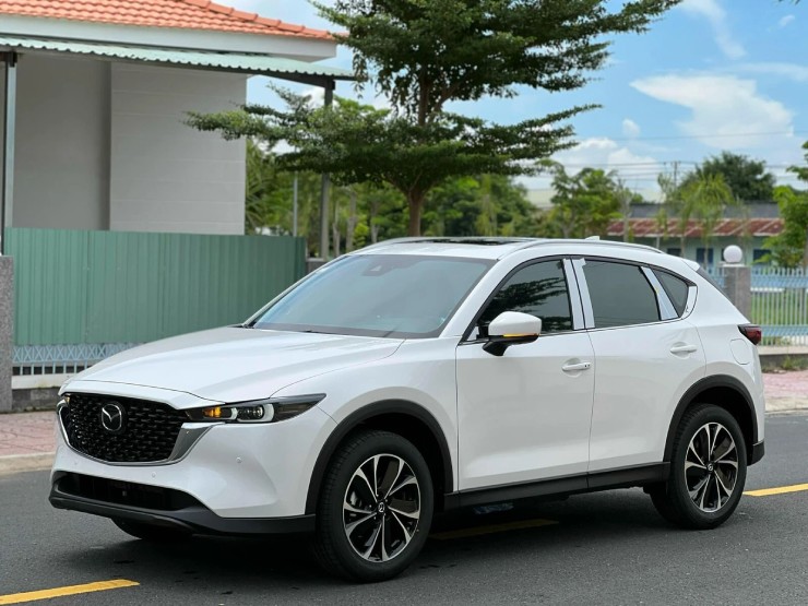 CX-5, Outlander: Xe Nhật "sang hóa", chủ xe Việt có thực sự cần? - 15