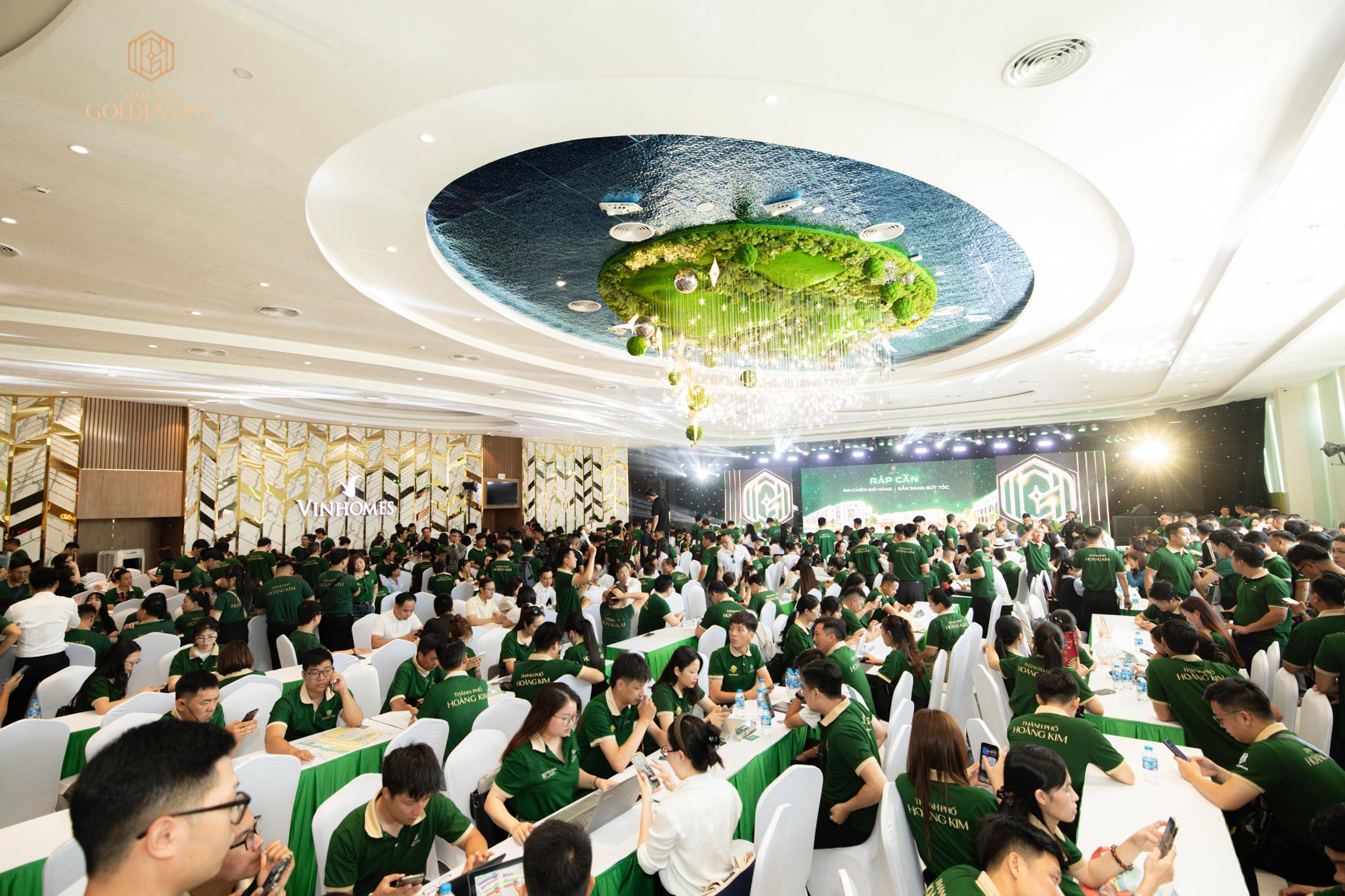 Sự kiện quy tụ hơn 30 ekip đại lý với hàng trăm chiến binh đồng hành cùng dự án Vinhomes Golden City.