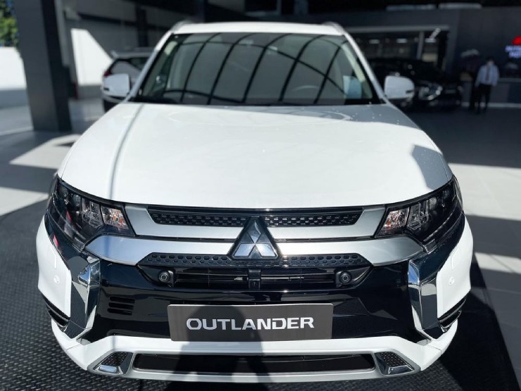 Ngắm chi tiết dòng SUV Mitsubishi Outlander giá từ 825 triệu đồng - 4