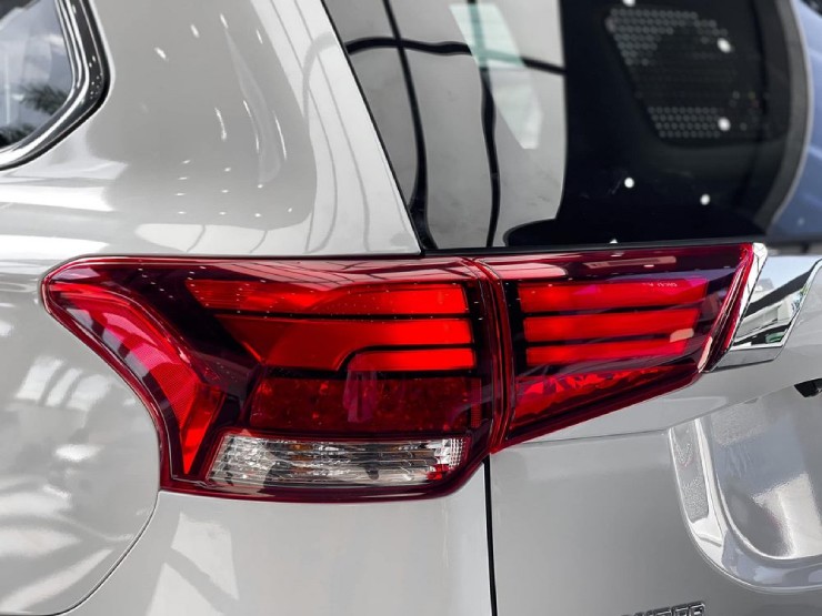Ngắm chi tiết dòng SUV Mitsubishi Outlander giá từ 825 triệu đồng - 10