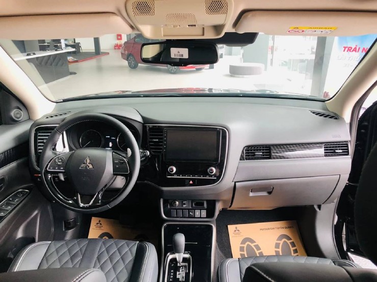 Ngắm chi tiết dòng SUV Mitsubishi Outlander giá từ 825 triệu đồng - 14
