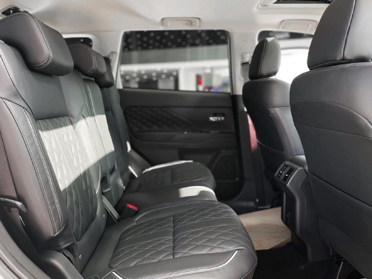 Ngắm chi tiết dòng SUV Mitsubishi Outlander giá từ 825 triệu đồng - 13