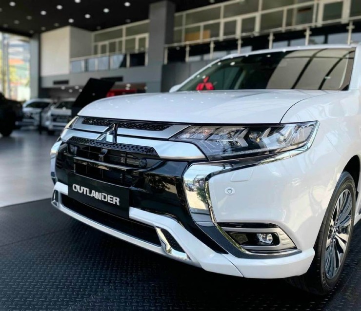 Ngắm chi tiết dòng SUV Mitsubishi Outlander giá từ 825 triệu đồng - 3