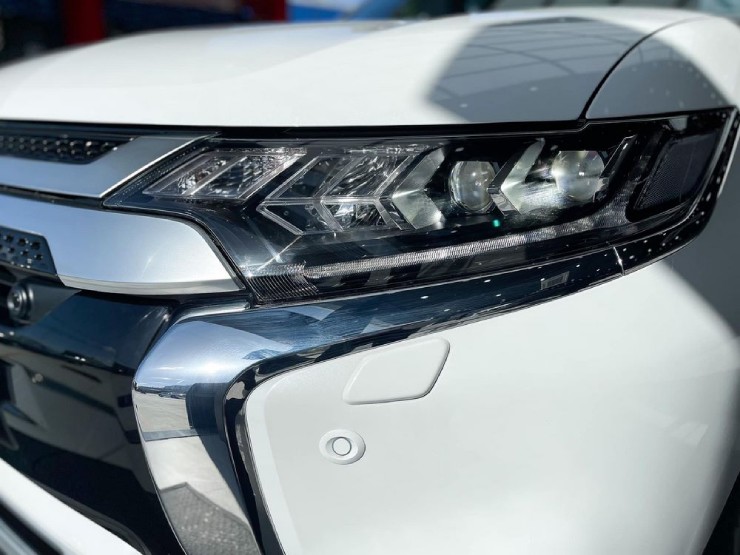 Ngắm chi tiết dòng SUV Mitsubishi Outlander giá từ 825 triệu đồng - 2