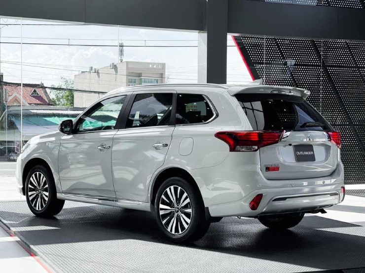 Ngắm chi tiết dòng SUV Mitsubishi Outlander giá từ 825 triệu đồng - 5