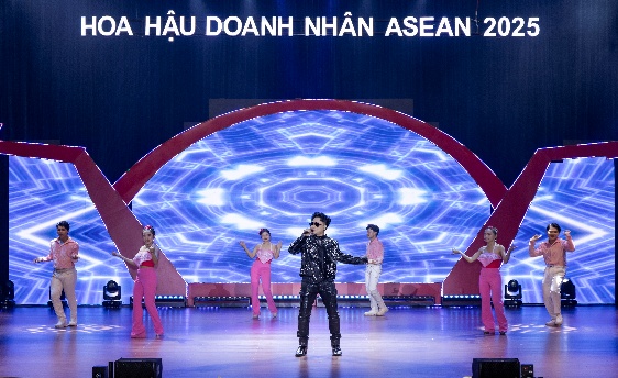 Ca sĩ Quách Tuấn Du