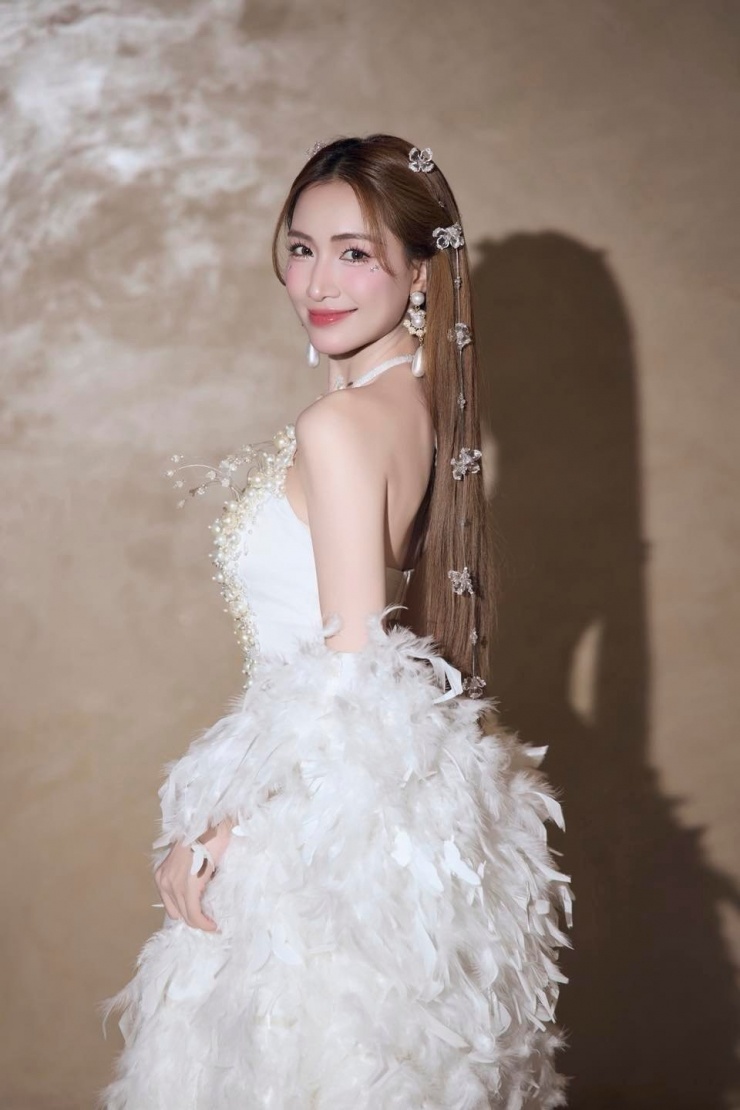 Hòa Minzy sở hữu chất giọng cao và là một trong số những ca sĩ trẻ được đánh giá cao bởi giọng hát có nội lực, trong trẻo.
