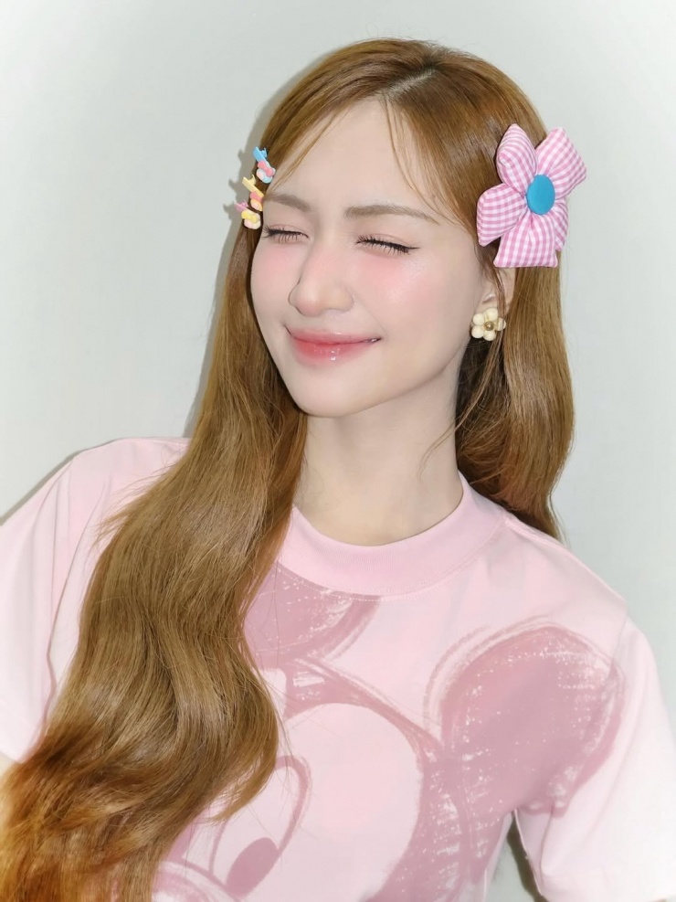 Bước sang tuổi 30, Hòa Minzy có sự nghiệp âm nhạc thành công, đặc biệt sau bản hit "Bắc Bling" cùng lượng người hâm mộ đông đảo.
