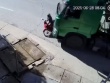 Sang đường ẩu trước đầu xe ben, người đàn ông thoát chết trong 'gang tấc'