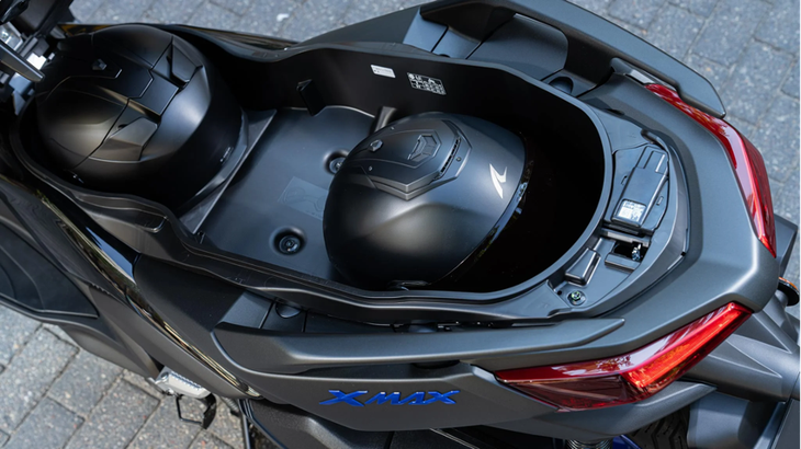 Yamaha XMAX 300 liệu có vừa đủ để đi làm, vừa ổn để đi phượt? - 4
