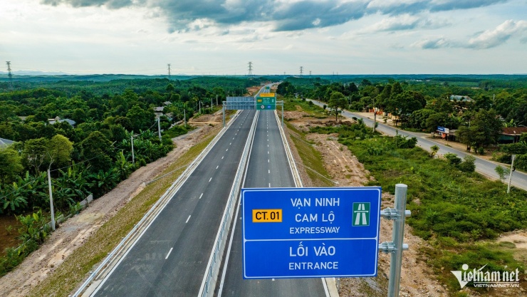 Cao tốc có tổng chiều dài khoảng 65,5 km, tổng mức đầu tư khoảng 9.920 tỷ đồng, khởi công từ tháng 1/2023.