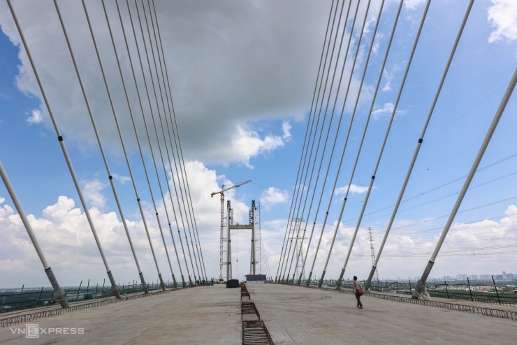 Hình dáng cầu dây văng cao nhất Việt Nam sắp hoàn thành - 6