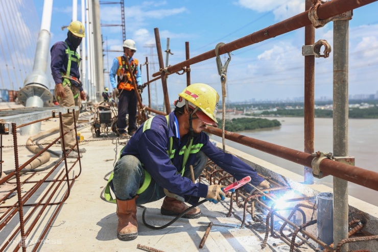 Hình dáng cầu dây văng cao nhất Việt Nam sắp hoàn thành - 13