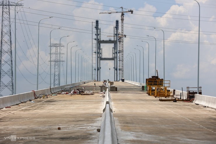 Hình dáng cầu dây văng cao nhất Việt Nam sắp hoàn thành - 9