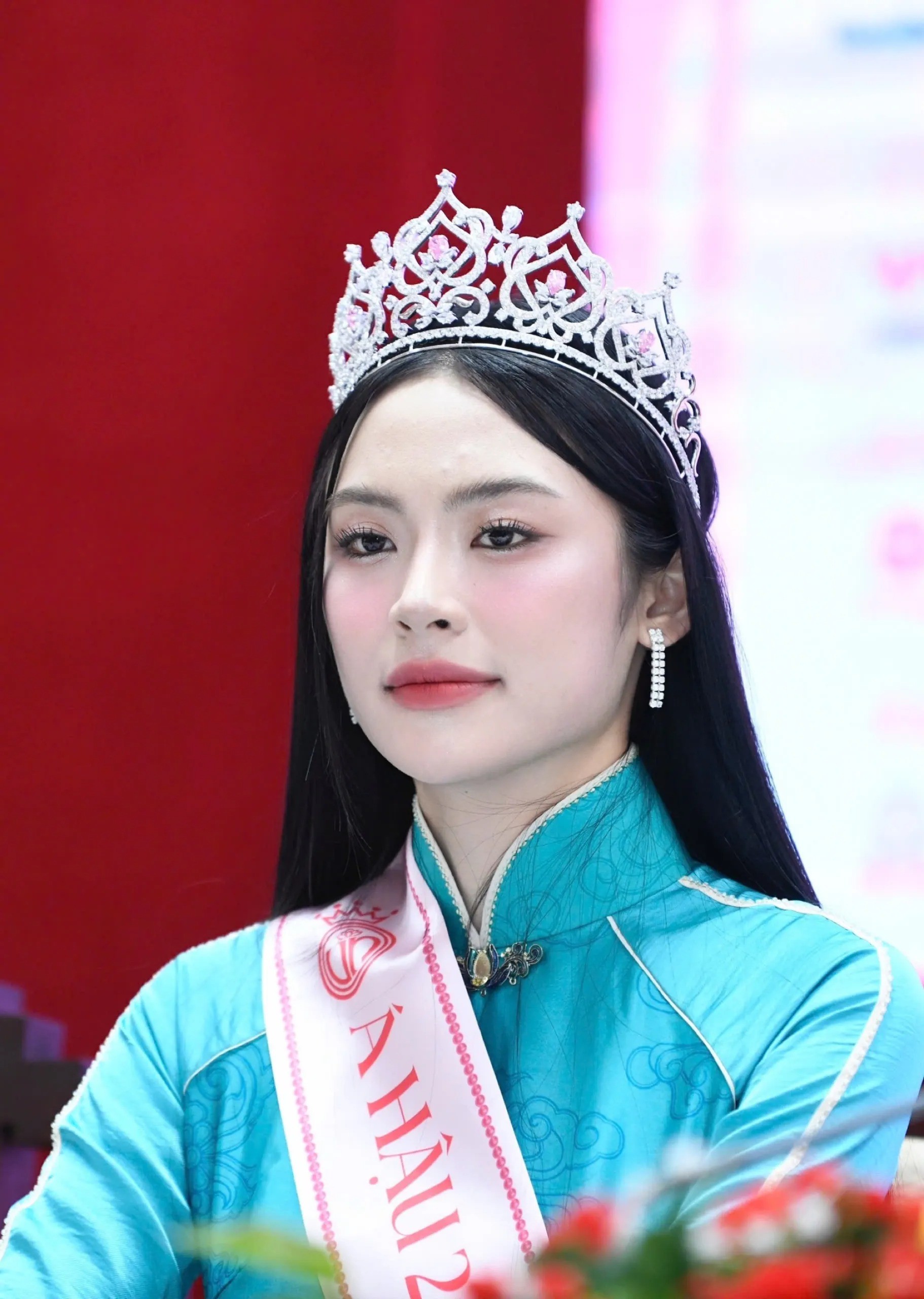 Hoa hậu Hà Trúc Linh, Á hậu Châu Anh và Vân Nhi sau đêm đăng quang - 17