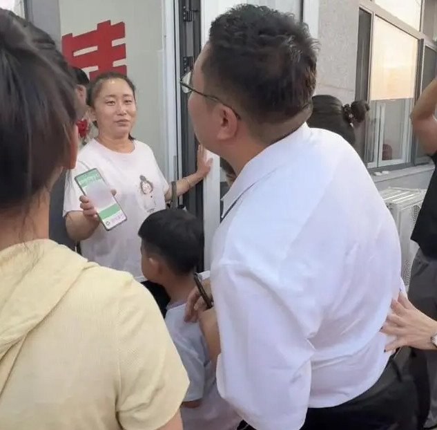 Nhà gái đòi thêm tiền quà cưới ngay trong ngày đón dâu. Ảnh: Sohu