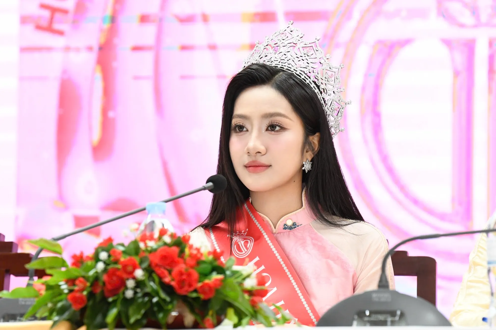 Hoa hậu Hà Trúc Linh, Á hậu Châu Anh và Vân Nhi sau đêm đăng quang - 5