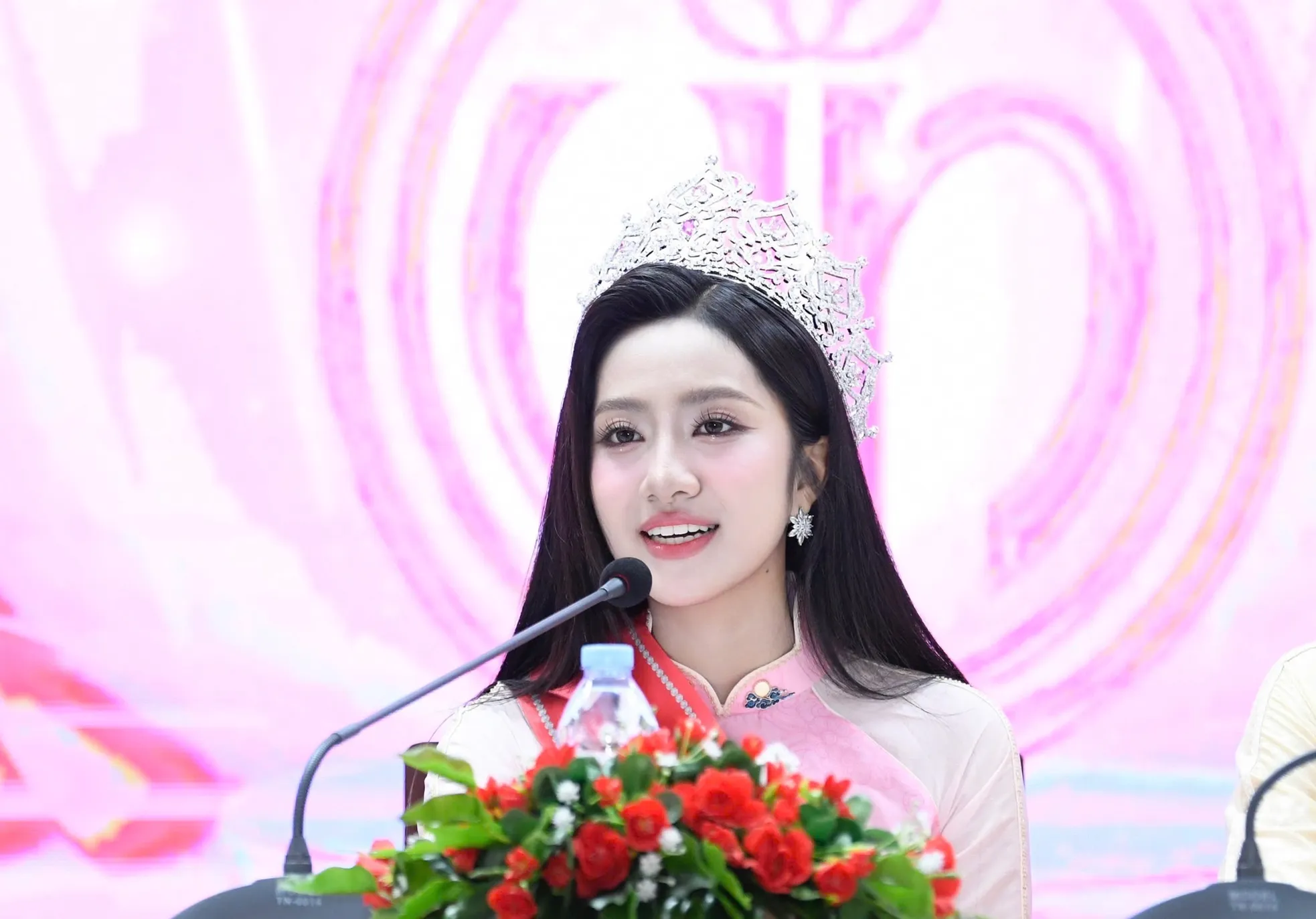 Hoa hậu Hà Trúc Linh, Á hậu Châu Anh và Vân Nhi sau đêm đăng quang - 7