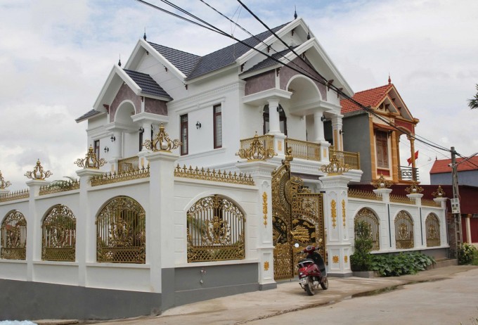 Nhà riêng của một nghi phạm cầm đầu đường dây lừa đảo tại tỉnh Bắc Ninh. Ảnh: Hòa Vang