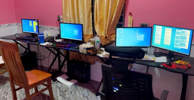 Nhóm tội phạm ở Việt Nam tự sắm máy tính, tổ chức hoạt động lừa đảo tại nhà riêng. Ảnh: Hòa Vang
