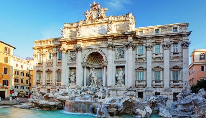 Đài phun nước Trevi ở Rome, nơi Catherine tung đồng xu và gặp Fausto. Ảnh: Italian notes