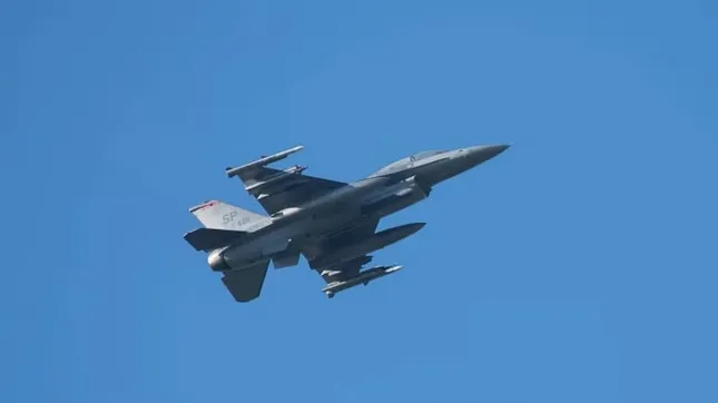 Ukraine xác nhận mất tiêm kích F-16 thứ ba - 1