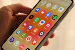 Samsung và Apple lãnh hậu quả vì tội cài sẵn gần 200 ứng dụng
